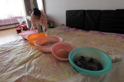 忠县楼上漏水，住户失联，小区没物管，业主维权难！律师来支招……